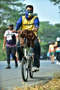 BIB: 
                            <button type="button" onclick="openModal(10124039)" class="btn btn-primary btn-sm float-right btn-popup" data-toggle="modal" data-target=".modal-high-quality">
                        <i class="fas fa-shopping-cart"></i> Add to Cart
                    </button>
                                            <button type="button" onclick="isThisMe(10124039, true)" class="btn btn-success btn-sm float-right btn-popup btn-isme hidden" data-toggle="tooltip" data-placement="bottom" title="นี่คือรูปของคุณใช่ไหม คลิกที่นี่เพื่อเอาเข้าอัลบั้ม">
                        <i class="fas fa-plus"></i> Add to album
                    </button>
                    <button type="button" onclick="isThisMe(10124039, false)" class="btn btn-warning btn-sm float-right btn-popup btn-isnotme hidden">
                        <i class="fas fa-ban"></i> Remove from album
                    </button>